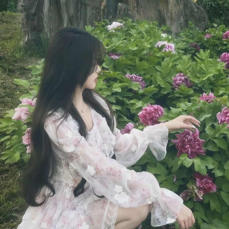 Profil WA Keren Perempuan, Karakter Cewek Berdasarkan Pilihan PP WA-nya Contohnya PP Tanpa Wajah (Backshot atau Siluet)