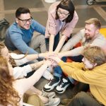 Yel Yel Kelompok Singkat, Mau Tampil Keren di Lomba? Ini Contoh Yel Yel Kelompok Singkat Paling Gokil, Cocok Buat Semua Acara!