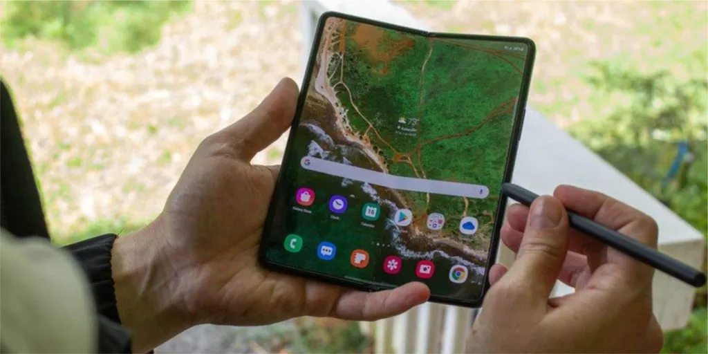 Teknologi Smartphone Terbaru, Tren HP Lipat dan Kamera Under Display