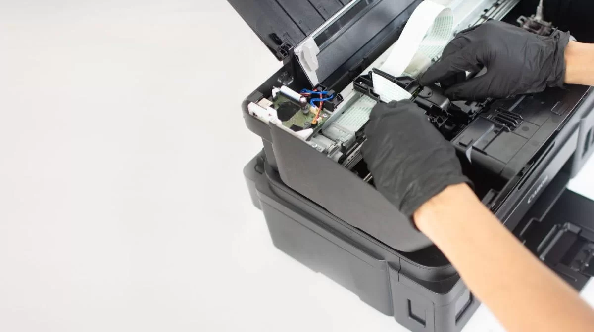 Tips Memilih Tempat Service Printer Resmi vs Non-Resmi, Pengaruh Spare Part Terhadap Hasil Service printer