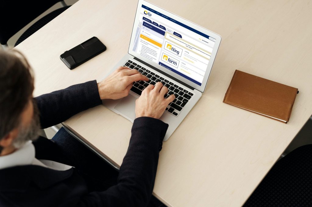 Tren Teknologi Digital yang Sedang Berkembang, Tren Teknologi Digital di Bidang Pemerintahan (E-Government)