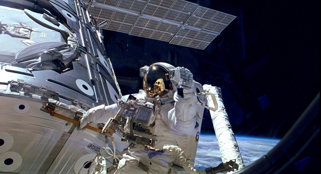 Inovasi Teknologi yang Mempermudah Eksplorasi Luar Angkasa, Kesehatan dan Keselamatan Astronot