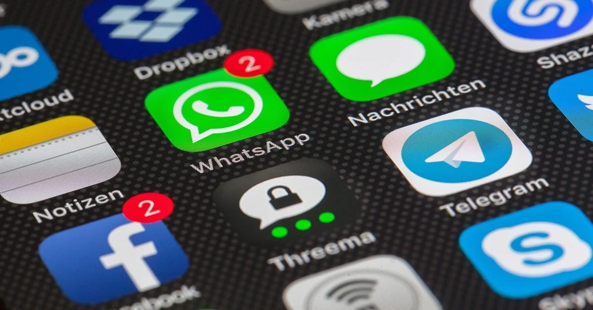 Bagaimana Teknologi Mengubah Cara Manusia Berkomunikasi, Aplikasi Pesan Instan Teman Setia di Kehidupan Digital
