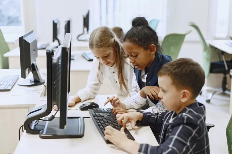 Kelebihan Pembelajaran Berbasis Teknologi Digital, Dampak Positif Teknologi Digital bagi Siswa