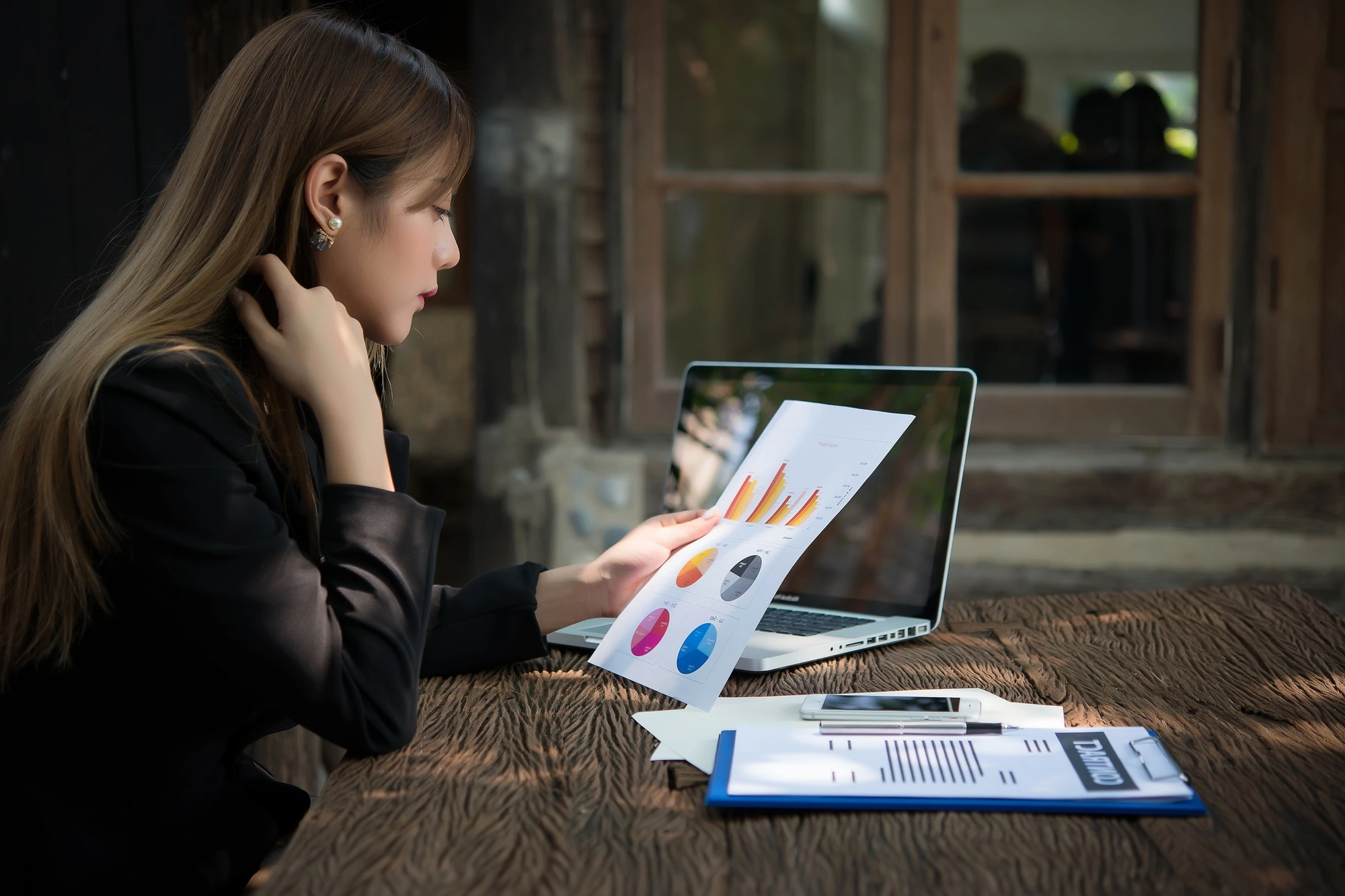 Penggunaan Data dan Teknologi untuk Meningkatkan Penjualan, Penggunaan Data dan Teknologi untuk Meningkatkan Penjualan, Strategi Ampuh Biar Bisnis Makin Cuan!