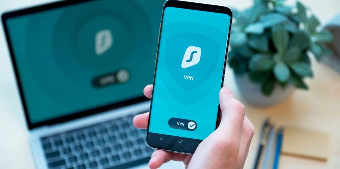 Cara Melindungi Diri dari Kejahatan Siber dengan Teknologi, Gunakan VPN Kalau Lagi Online di Tempat Umum