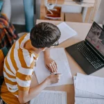 Kelebihan Pembelajaran Berbasis Teknologi Digital, Begini Loh Kelebihan Pembelajaran Berbasis Teknologi Digital yang Bikin Belajar Makin Seru!