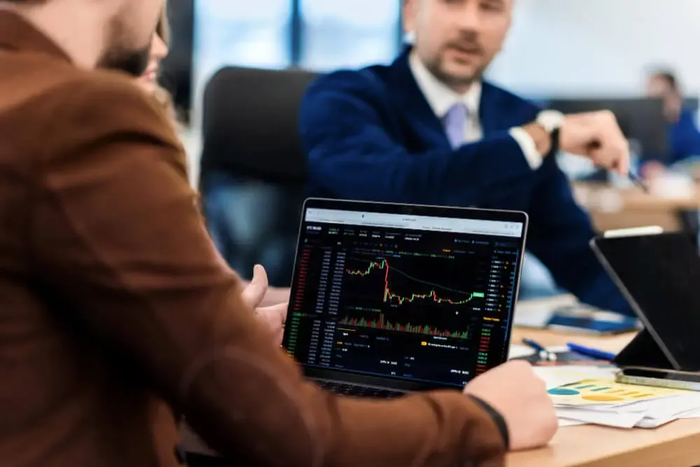Perkembangan Teknologi Energi Terbarukan di Dunia, Dukungan Pemerintah dan Investasi Global