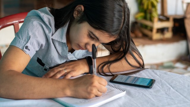 Pengaruh Teknologi terhadap Gaya Hidup Digital Masyarakat, Dunia Digital dan Kreativitas Anak Muda