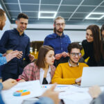 Teknologi Komunikasi yang Memperkuat Hubungan Sosial, Teknologi Komunikasi yang Memperkuat Hubungan Sosial Cara Baru Kita Tetap Dekat di Era Digital!