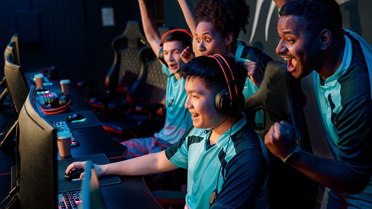 Pengaruh Teknologi terhadap Cara Manusia Berinteraksi, Dunia Game dan Komunitas Online