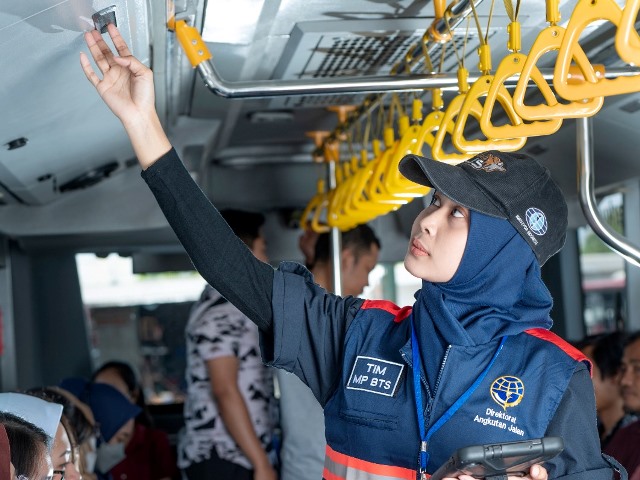 Peran Teknologi dalam Manajemen Transportasi Publik, Keamanan Penumpang Lebih Terjamin