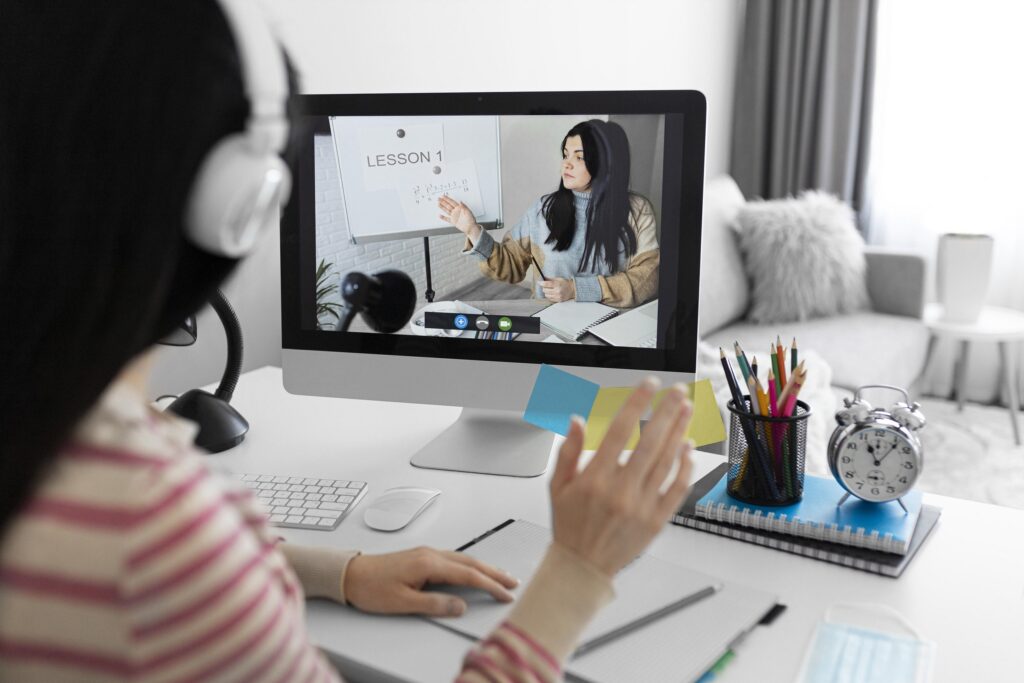 Pemanfaatan Platform Digital untuk Pembelajaran Jarak Jauh, Pemanfaatan Platform Digital untuk Pembelajaran Jarak Jauh Biar Belajar Nggak Ngebosenin!