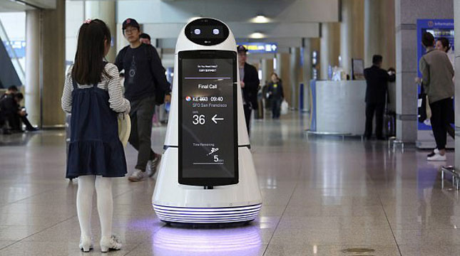 Penerapan Teknologi Pintar di Bandara Modern, Pemanfaatan Robot dan Otomasi Layanan