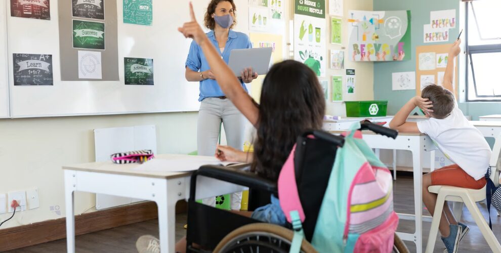 Inovasi Teknologi yang Mendukung Inklusi Sosial, Tantangan dan Hambatan Implementasi Inklusi Teknologi