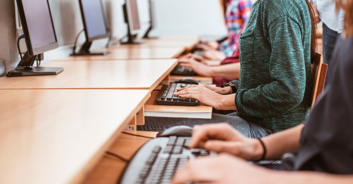 Penggunaan Firewall dan Sistem Deteksi Intrusi Canggih, Pentingnya Edukasi Keamanan Siber di Sekolah & Masyarakat