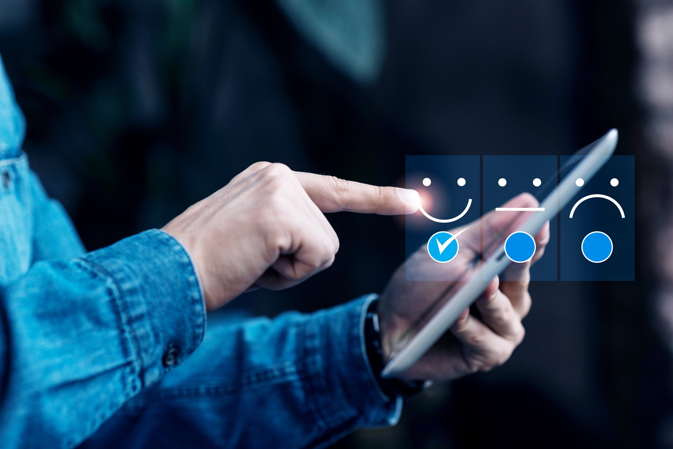 Bagaimana Teknologi Membentuk Opini Publik Modern, Kecepatan Informasi vs Kedalaman Pemahaman