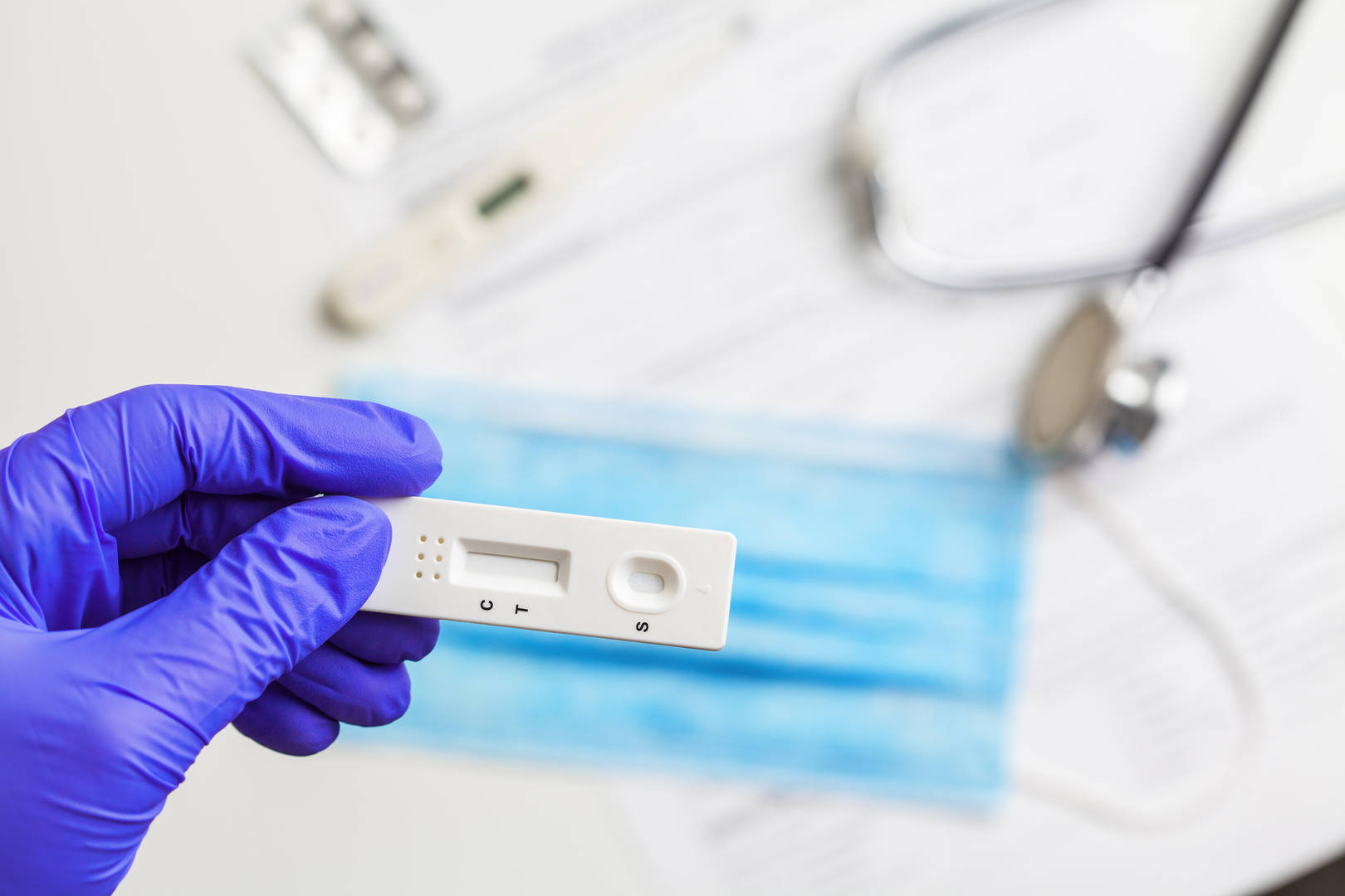 Inovasi Teknologi yang Mempercepat Proses Penelitian Medis, Teknologi Point-of-Care Testing (POCT) yang Mempercepat Pengumpulan Data