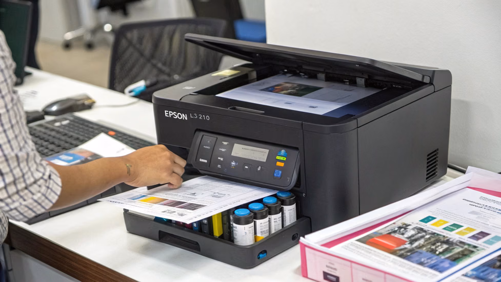 Printer Epson L3210 Berkedip Bersamaan, Printer Epson L3210 Berkedip Bersamaan? Jangan Panik! Ini Cara Cepat Mengatasinya Tanpa Servis